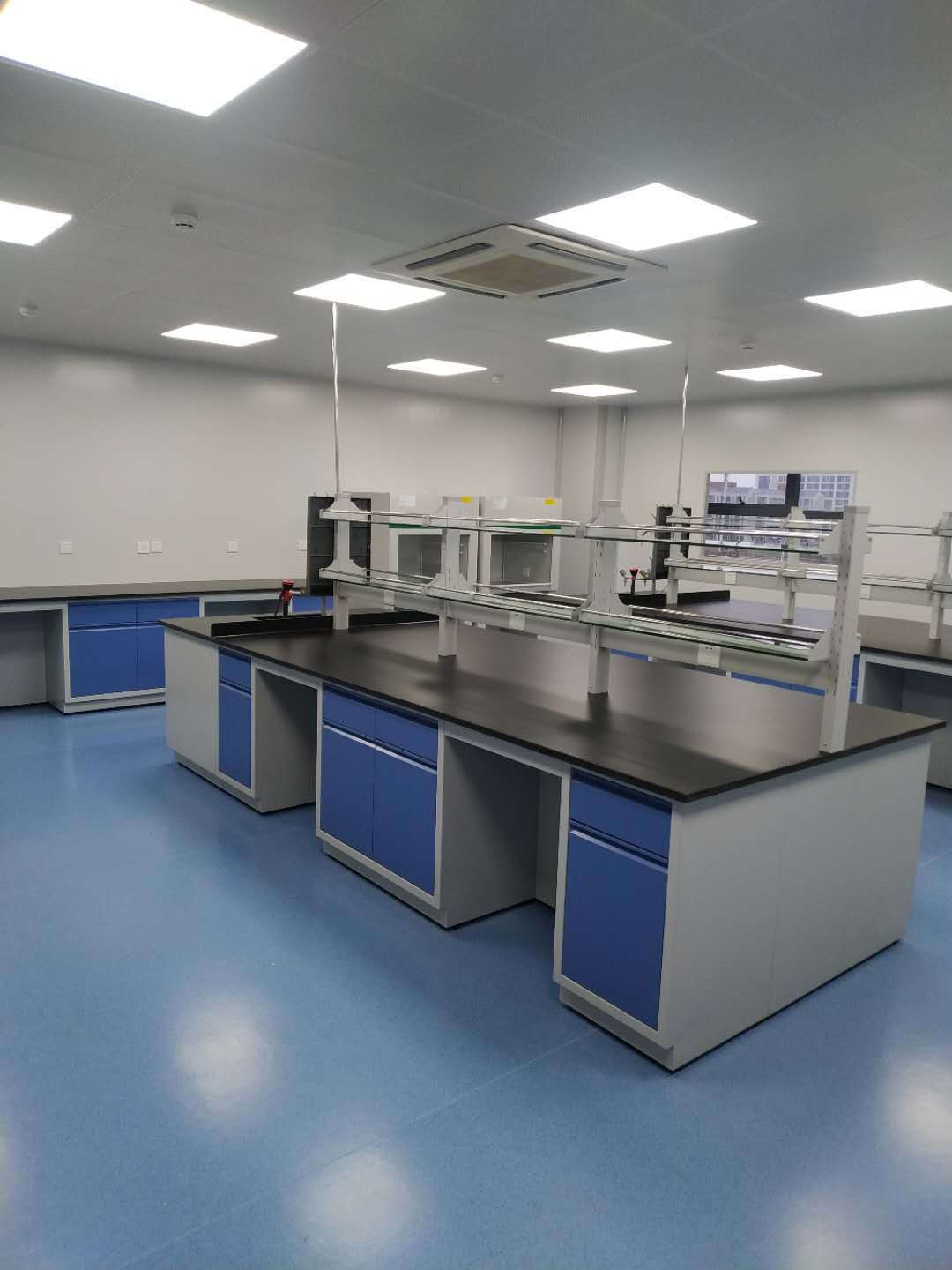 恒溫恒濕潔凈實驗室建造——打造高品質科研環(huán)境 恒溫恒濕潔凈實驗室建造——打造高品質科研環(huán)境